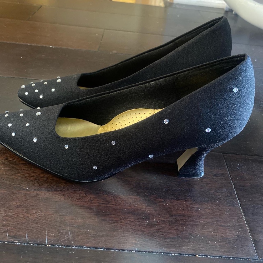 Vintage black NOTORIOUS rhinestoned kitten heel